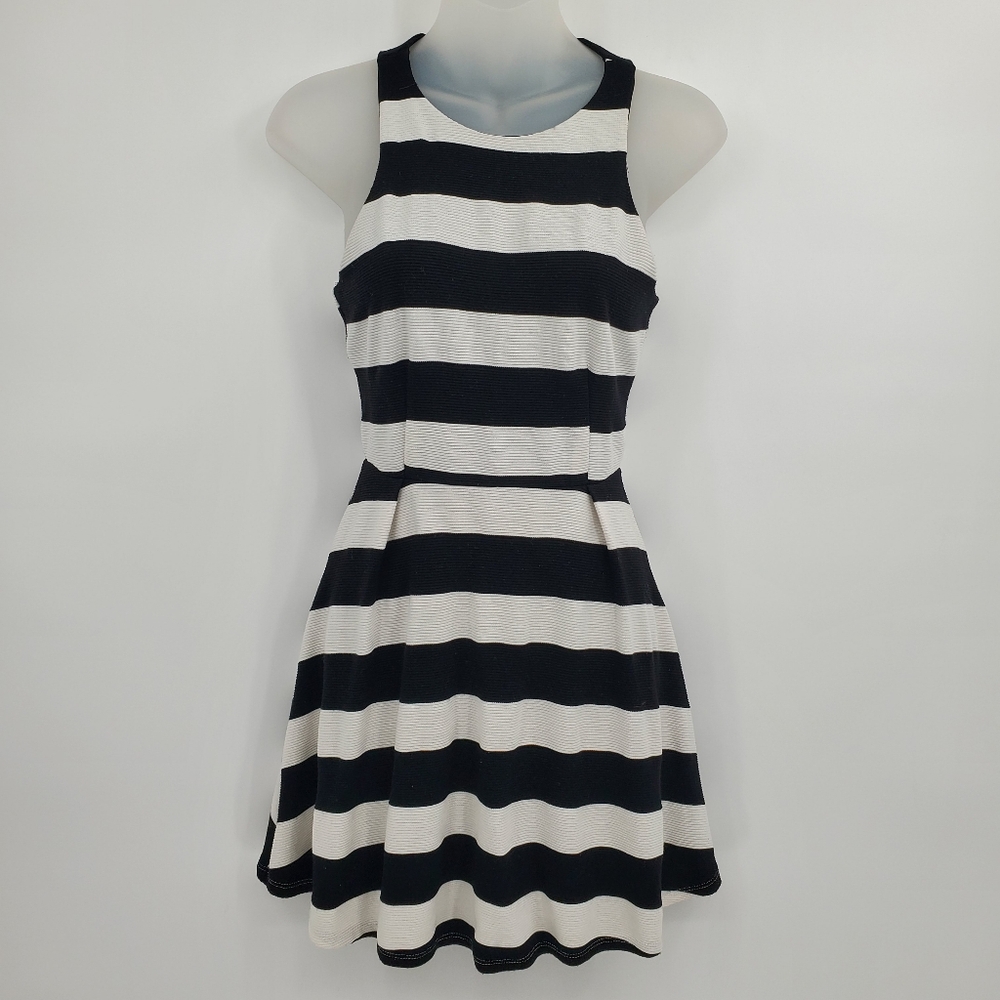 ☆☆ Design Lab Lord & Taylor Striped Black and White Sleeveless Dress Size Small